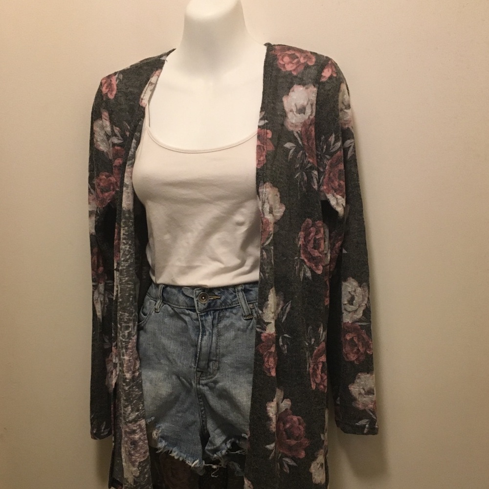 🌻Faint gray cardigan with pink flowers